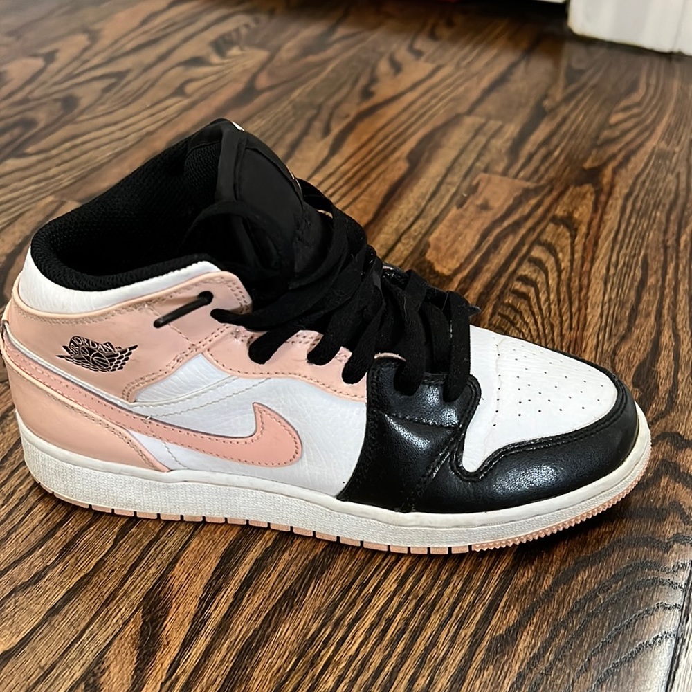 Girls Nike Dunk High Top size 4.5